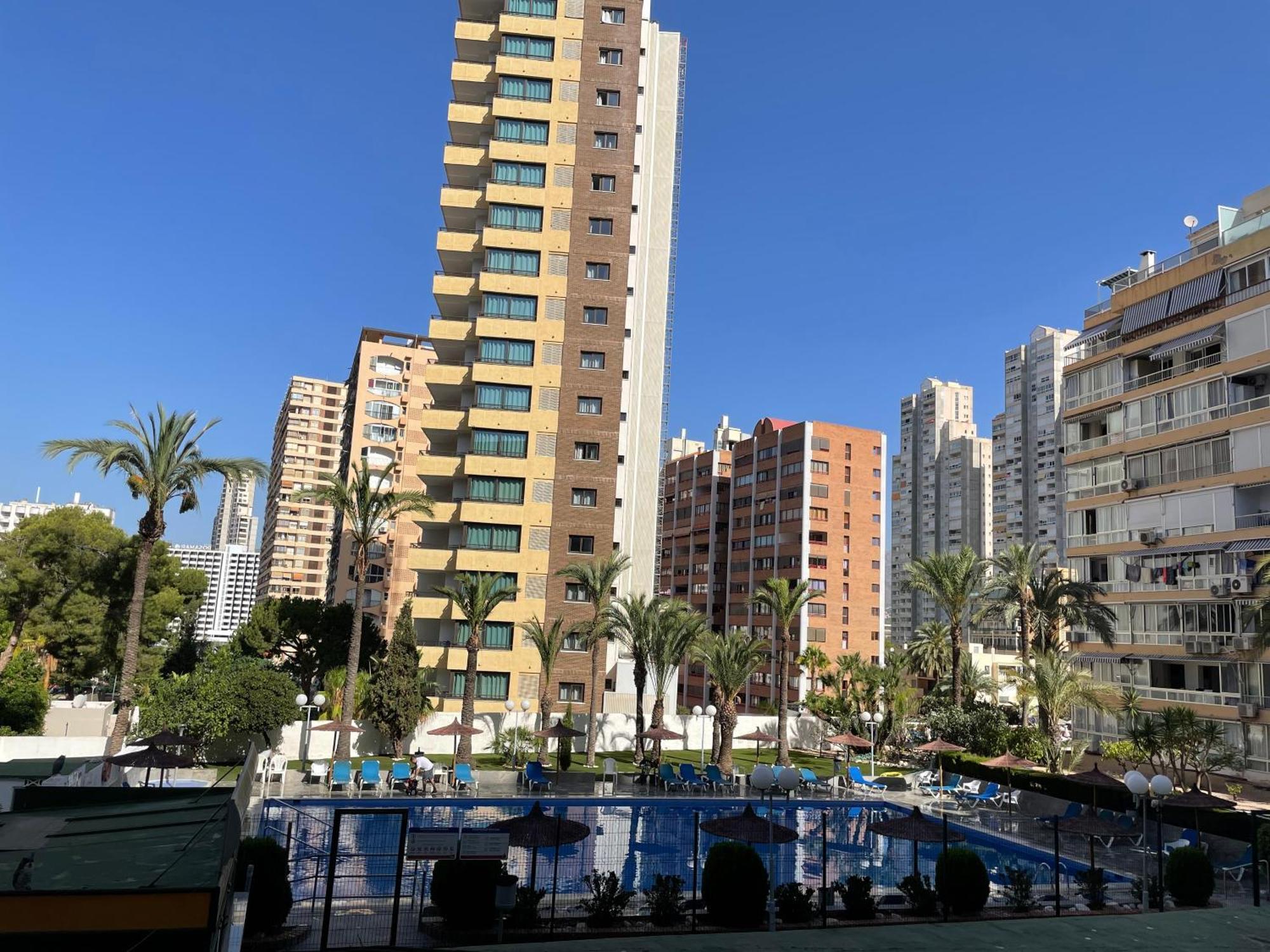 Bermudas-Turis Apartamentos Бенідорм Екстер'єр фото